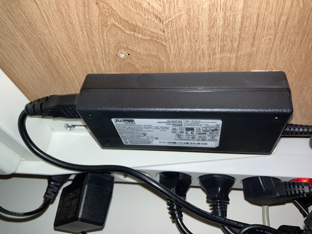 How to hide bulky power supplies: the tutorial.